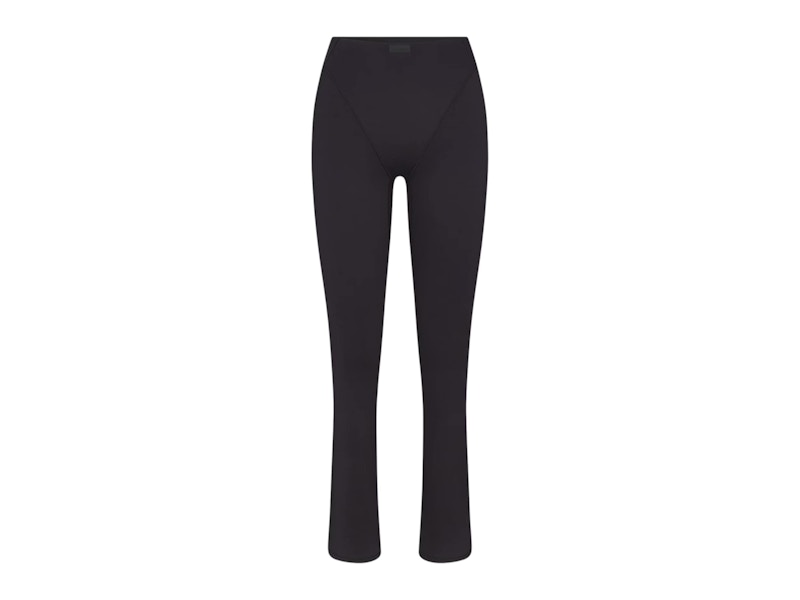 Nike x SKIMS Women's Matte V-Line 39" Straight Legging Obsidian