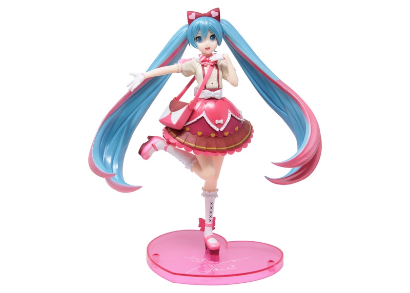 SEGA Hatsune Miku Ribbon Heart Super Premium Action Figure Pink
