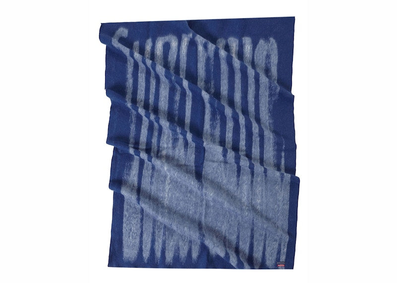 Supreme Blurred Logo Blanket Blue