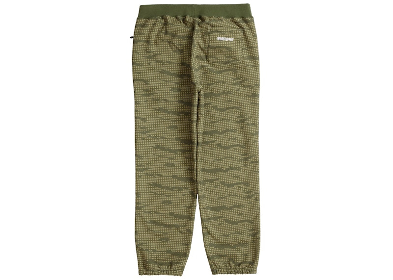 Supreme WINDSTOPPER Sweatpant (FW21) Olive Grid Camo