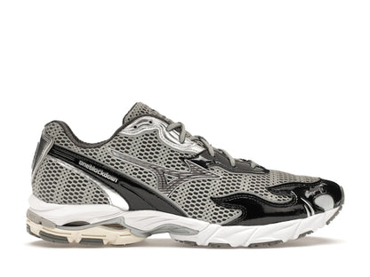 Mizuno Wave Rider 10 Flame Wave One Block Down Onyx