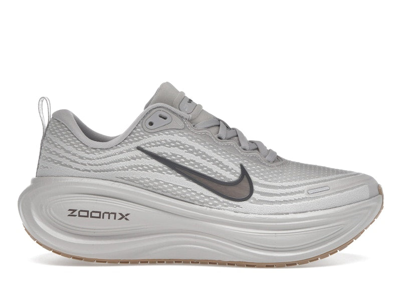 Nike Vomero Plus College Grey Light Iron Ore Gum