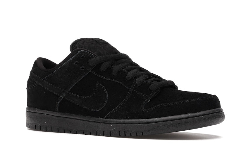 Nike SB Dunk Low Blackout