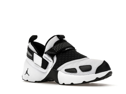 Jordan Trunner LX White Black (Women's)