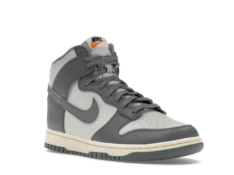 Nike Dunk High Vintage Light Bone Grey