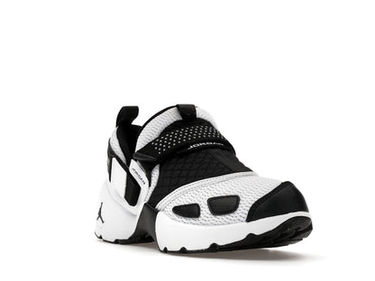 Jordan Trunner LX White Black (Women's)
