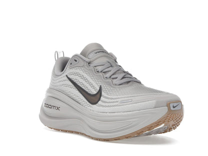 Nike Vomero Plus College Grey Light Iron Ore Gum