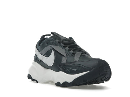 Nike TC 7900 Anthracite Platinum Tint Smoke Grey Metallic Platinum (Women's)