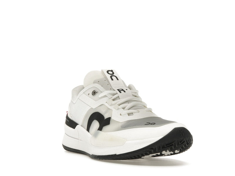 On The Roger Pro 2 Clay White Black (Women's)