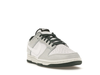 Nike Dunk Low Retro SE Photon Dust Vintage Green