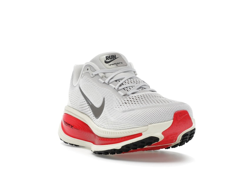 Nike Vomero 18 Platinum Tint Siren Red Light Smoke Grey Metallic Pewter