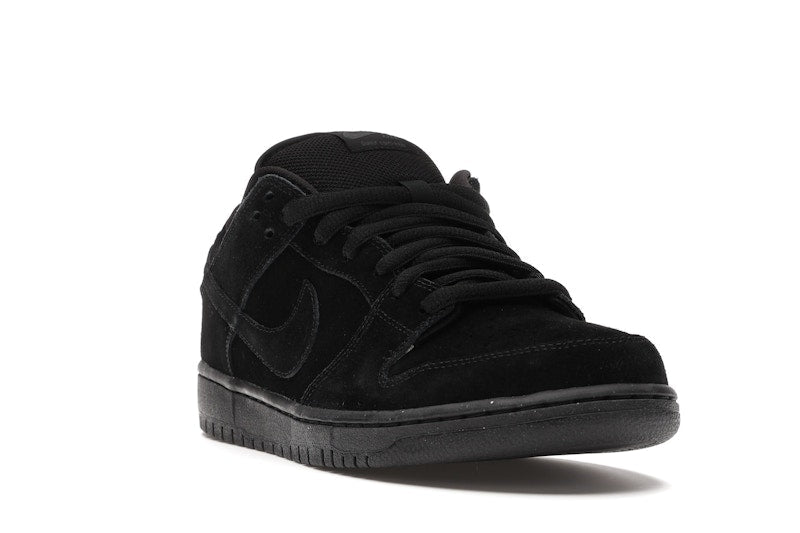 Nike SB Dunk Low Blackout