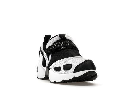 Jordan Trunner LX White Black (Women's)