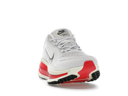 Nike Vomero 18 Platinum Tint Siren Red Light Smoke Grey Metallic Pewter