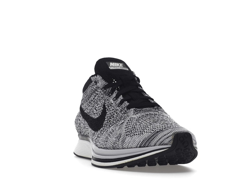 Nike Flyknit Racer Oreo