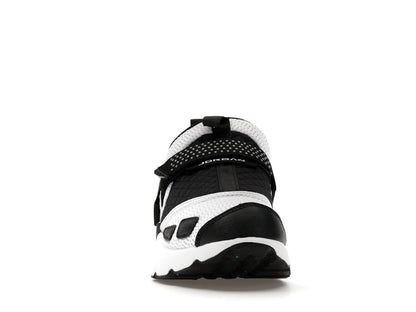 Jordan Trunner LX White Black (Women's)