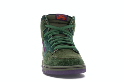 Nike SB Dunk High Skunk 420