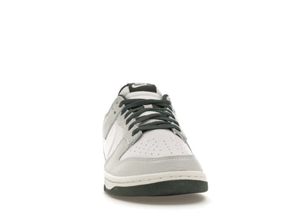 Nike Dunk Low Retro SE Photon Dust Vintage Green