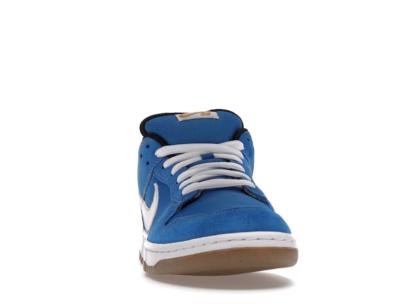 Nike SB Dunk Low Street Fighter Chun Li