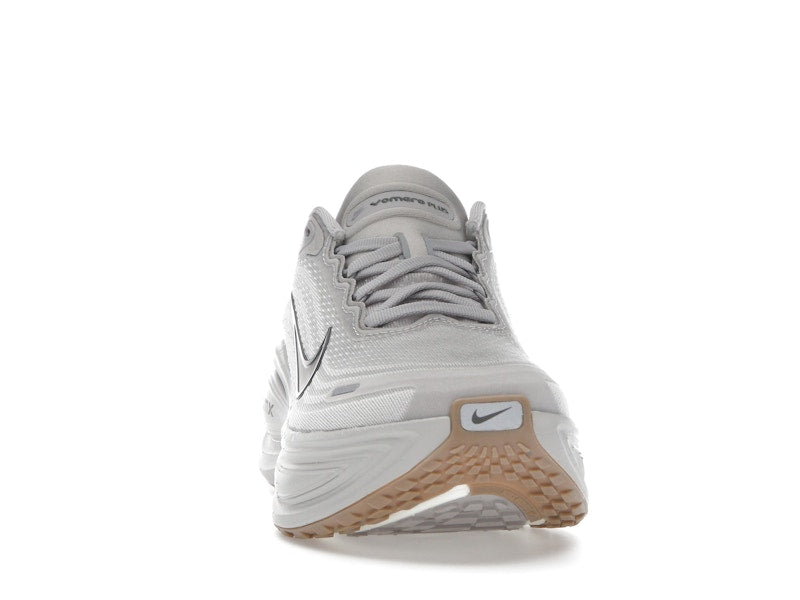 Nike Vomero Plus College Grey Light Iron Ore Gum