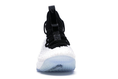 Nike LeBron 15 Graffiti