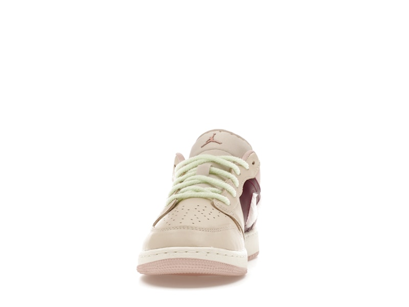 Jordan 1 Low SE Fur Swoosh (GS)
