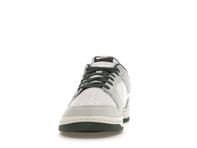 Nike Dunk Low Retro SE Photon Dust Vintage Green