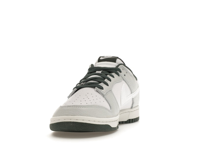 Nike Dunk Low Retro SE Photon Dust Vintage Green