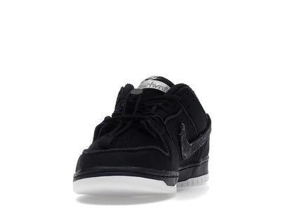Nike SB Dunk Low Gnarhunters