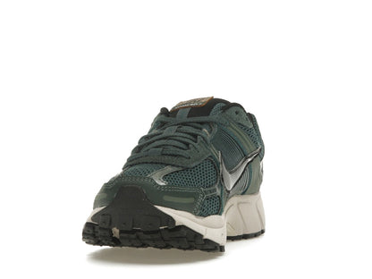 Nike Zoom Vomero 5 Vintage Green Light Orewood Brown Hemp Chrome (Women's)