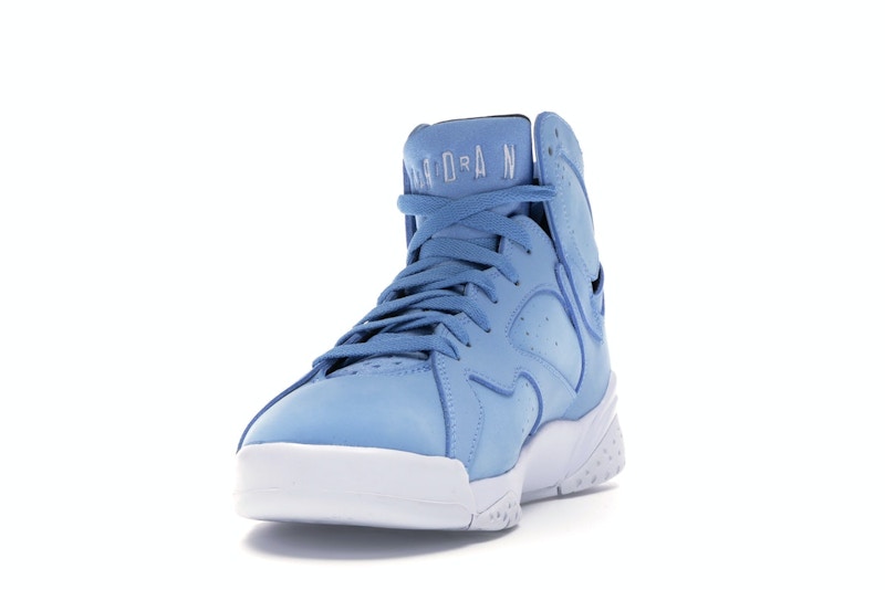 Jordan 7 Retro Pantone