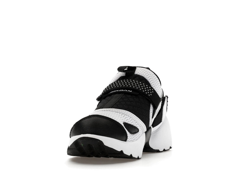 Jordan Trunner LX White Black (Women's)