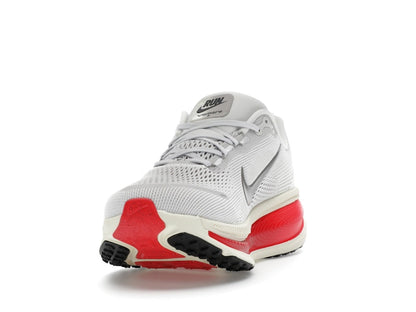Nike Vomero 18 Platinum Tint Siren Red Light Smoke Grey Metallic Pewter