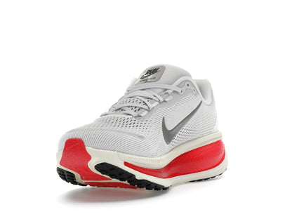 Nike Vomero 18 Platinum Tint Siren Red Light Smoke Grey Metallic Pewter