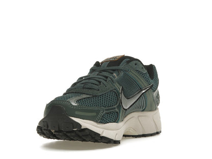 Nike Zoom Vomero 5 Vintage Green Light Orewood Brown Hemp Chrome (Women's)
