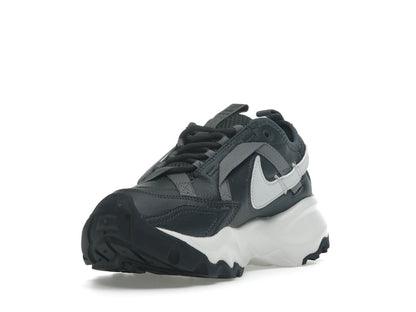 Nike TC 7900 Anthracite Platinum Tint Smoke Grey Metallic Platinum (Women's)