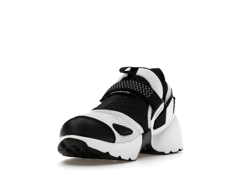 Jordan Trunner LX White Black (Women's)