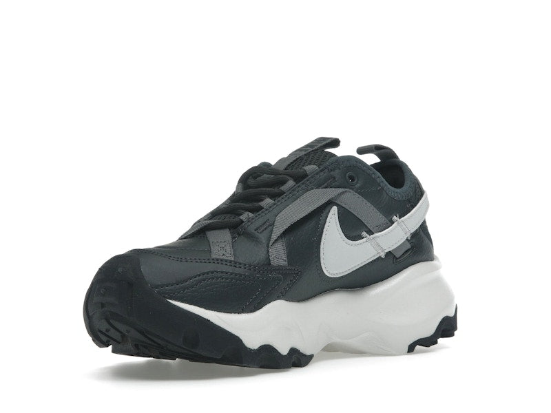 Nike TC 7900 Anthracite Platinum Tint Smoke Grey Metallic Platinum (Women's)