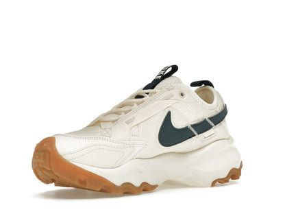 Nike TC 7900 Pale Ivory Gum Light Brown Armory Navy (Women's)