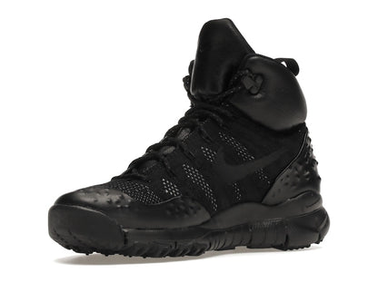 Nike Lupinek Flyknit Triple Black