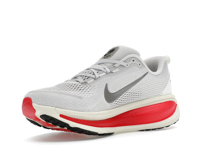 Nike Vomero 18 Platinum Tint Siren Red Light Smoke Grey Metallic Pewter