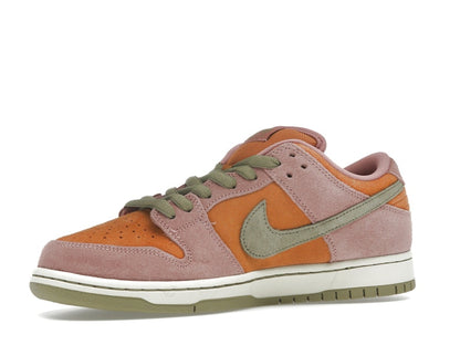 Nike SB Dunk Low Red Stardust