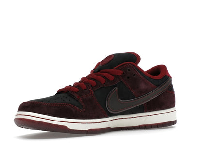 Nike SB Dunk Low Riot Skateshop