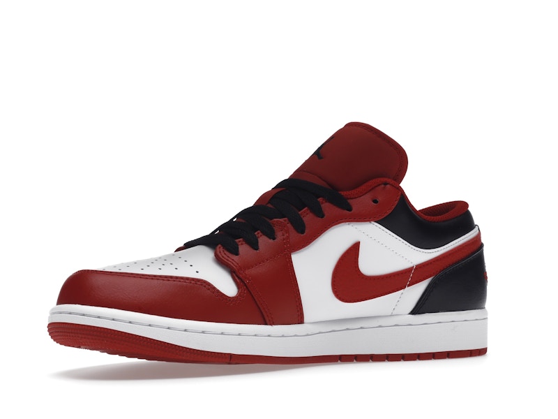 Jordan 1 Low Bulls