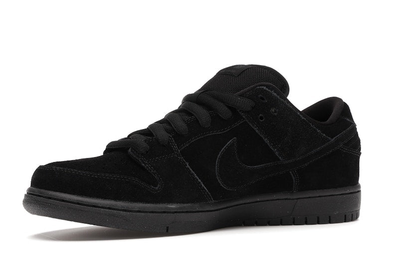 Nike SB Dunk Low Blackout