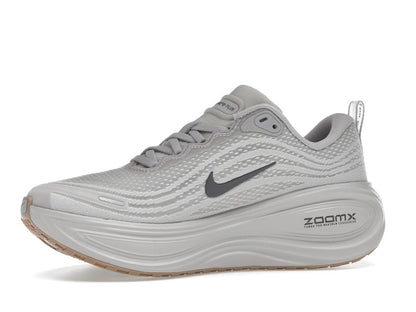 Nike Vomero Plus College Grey Light Iron Ore Gum