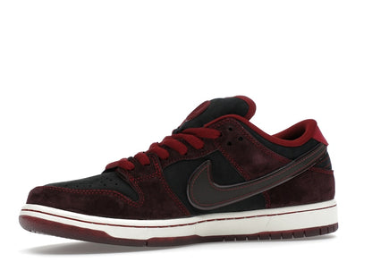 Nike SB Dunk Low Riot Skateshop