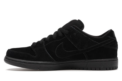 Nike SB Dunk Low Blackout
