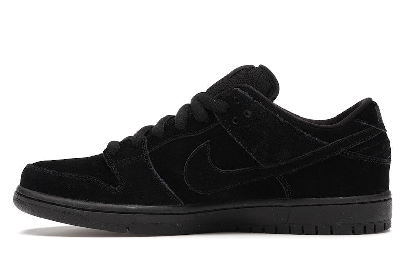 Nike SB Dunk Low Blackout