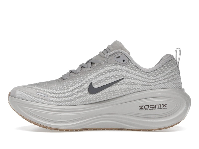Nike Vomero Plus College Grey Light Iron Ore Gum